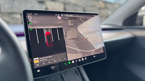 Tesla Model Y 22 of 26