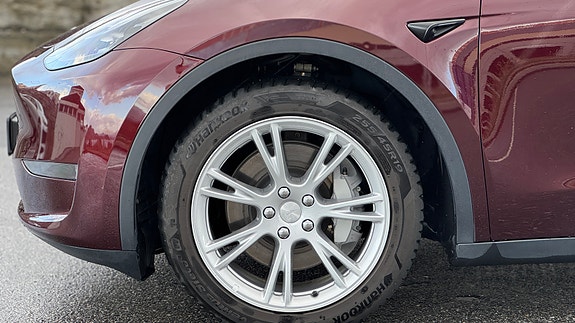 Tesla Model Y 10 of 26