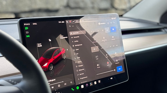 Tesla Model Y 24 of 26