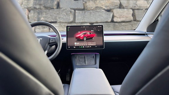Tesla Model Y 20 of 26