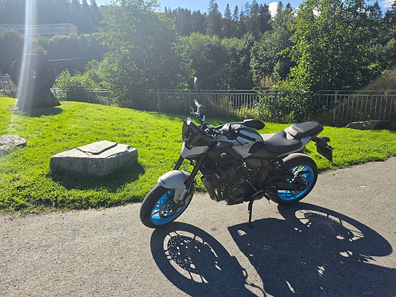 Yamaha MT-07 4 of 7