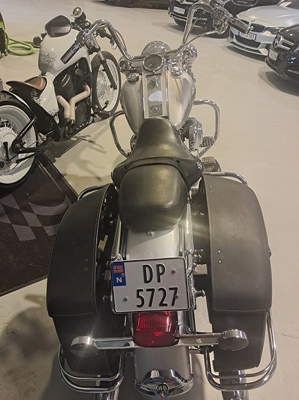 Harley-Davidson FLHRC Road King Classic 2 of 4