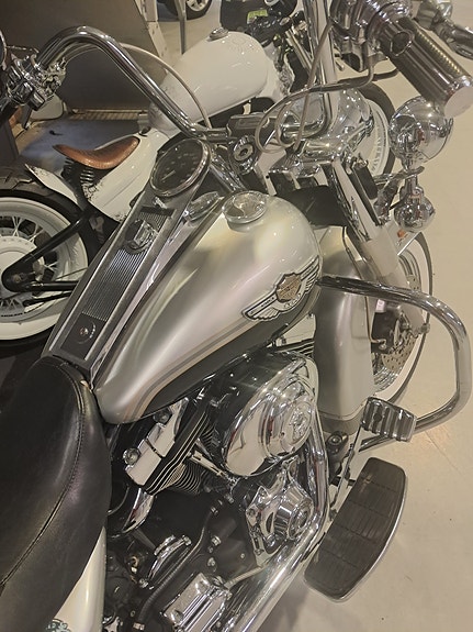 Harley-Davidson FLHRC Road King Classic 3 of 4
