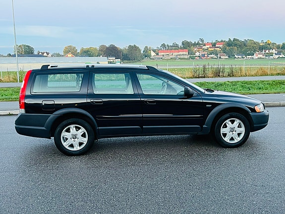 Volvo XC70 2 of 30