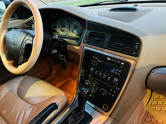 Volvo XC70 18 of 30