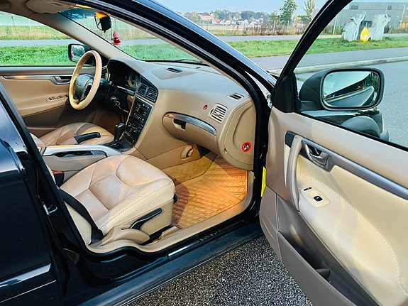 Volvo XC70 13 of 30
