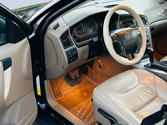 Volvo XC70 10 of 30