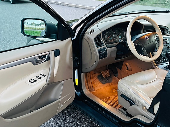 Volvo XC70 9 of 30