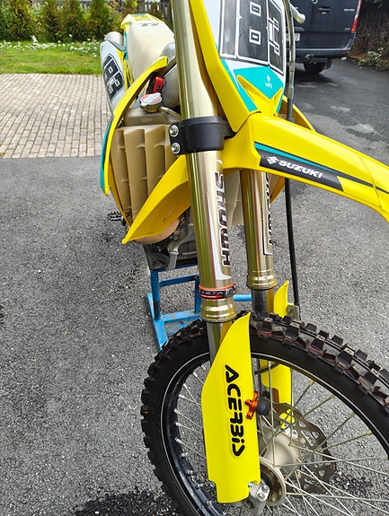 Suzuki RM-Z 450 11 of 16