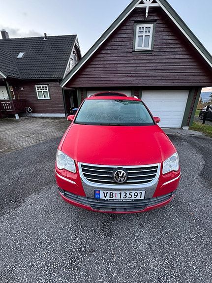 Volkswagen Touran 6 of 28