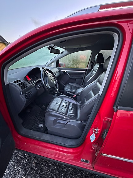 Volkswagen Touran 9 of 28