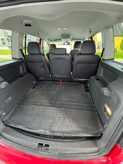 Volkswagen Touran 21 of 28