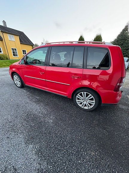 Volkswagen Touran 10 of 28