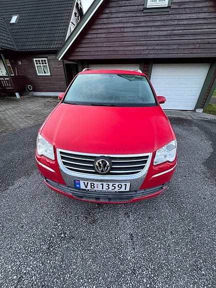 Volkswagen Touran 2 of 28