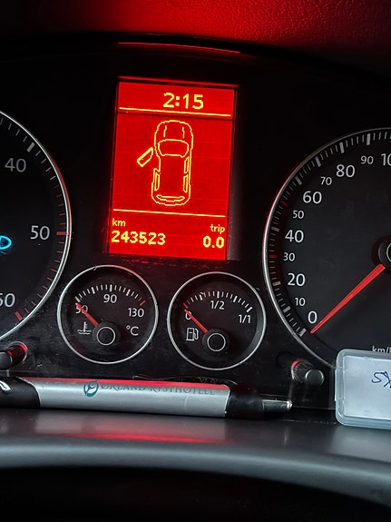 Volkswagen Touran 17 of 28