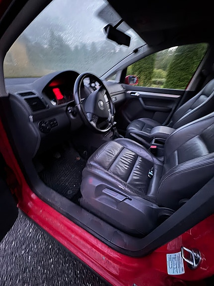 Volkswagen Touran 16 of 28