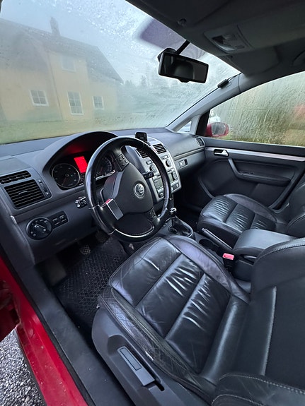 Volkswagen Touran 8 of 28