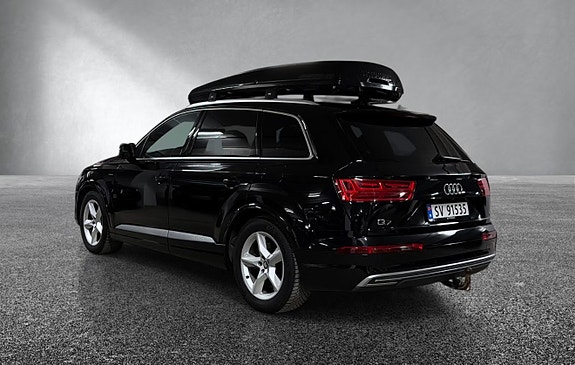 Audi Q7 2 of 5