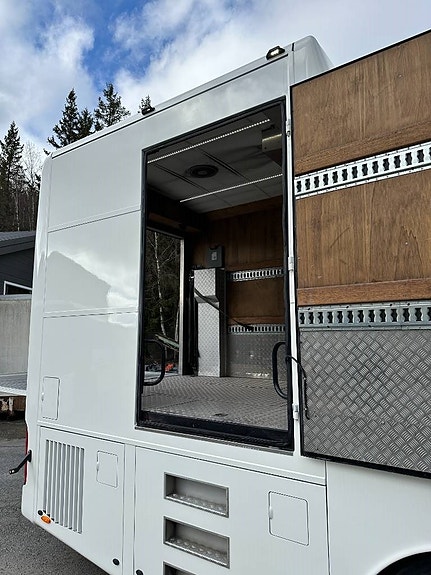 Scania Van Hool Actron Cargo 19 of 25