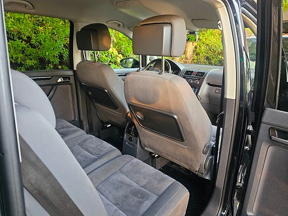 Volkswagen Touran 21 of 30