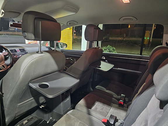 Volkswagen Touran 10 of 30