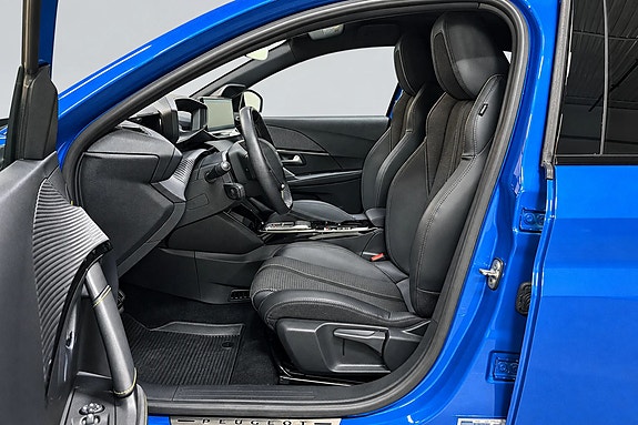 Peugeot e-208 10 of 26