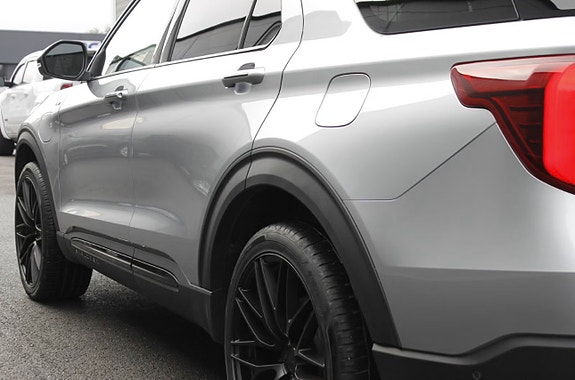 Ford Explorer 8 of 20