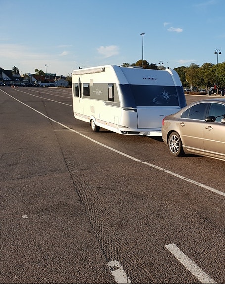 Hobby 560 KMFE De luxe 3 køysenger 2 of 9