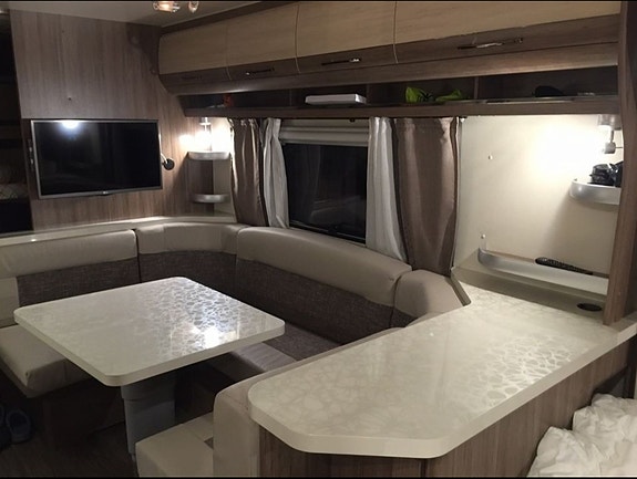 Hobby 560 KMFE De luxe 3 køysenger 4 of 9