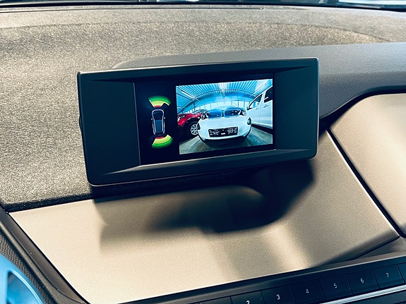 BMW i3 9 of 12