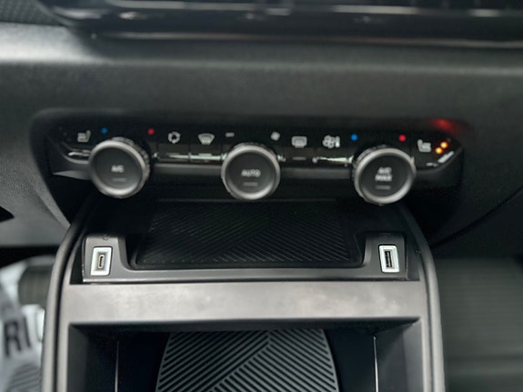 Citroen E-C4 23 of 30