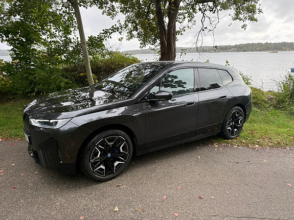 BMW iX 13 of 23