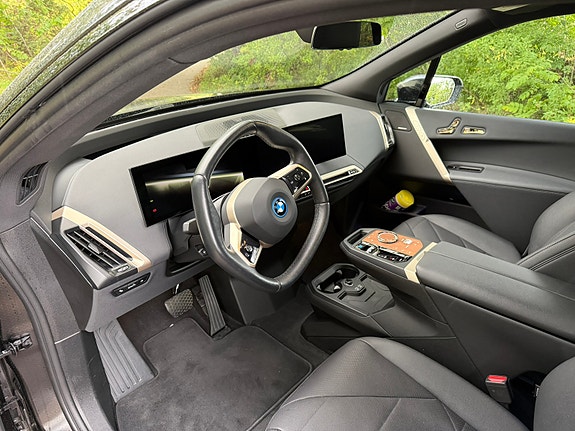 BMW iX 16 of 23