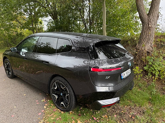 BMW iX 2 of 23