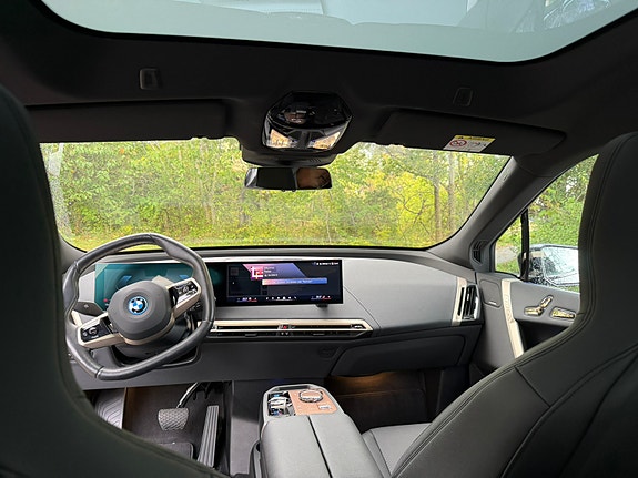 BMW iX 20 of 23