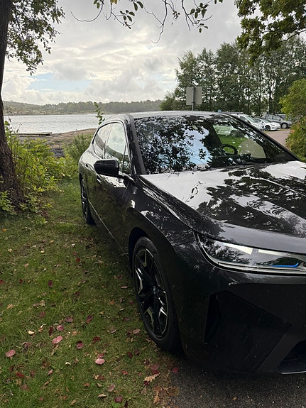 BMW iX 14 of 23