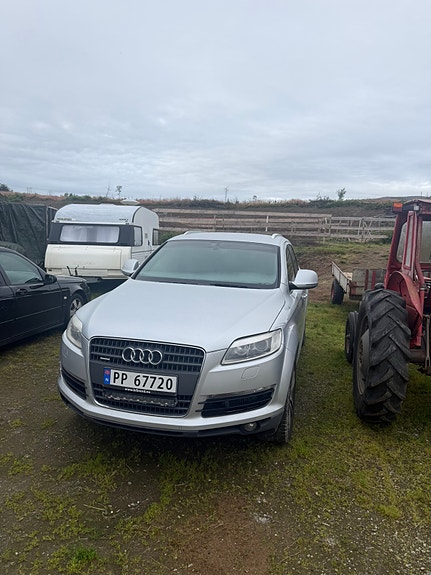 Audi Q7 2 of 6