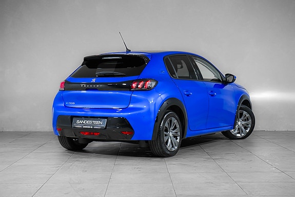 Peugeot e-208 4 of 18