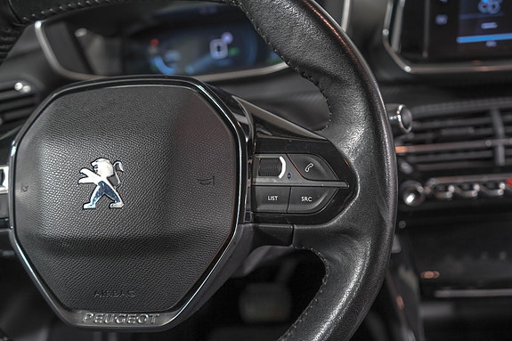 Peugeot e-208 15 of 18