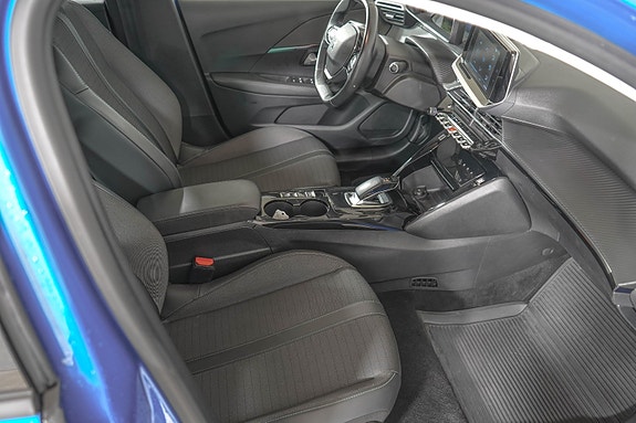 Peugeot e-208 12 of 18