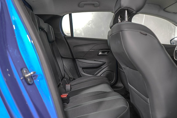 Peugeot e-208 8 of 18