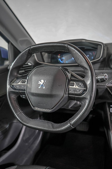 Peugeot e-208 14 of 18