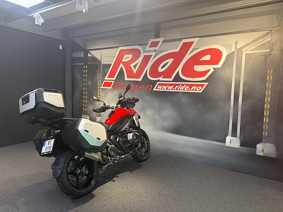 BMW R 1300 GS 8 of 12