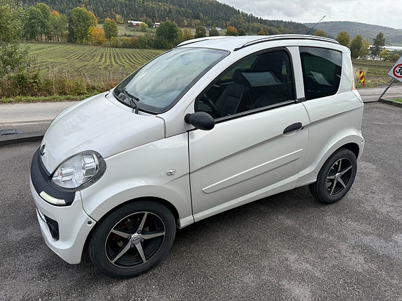 Microcar M.GO 2 of 9