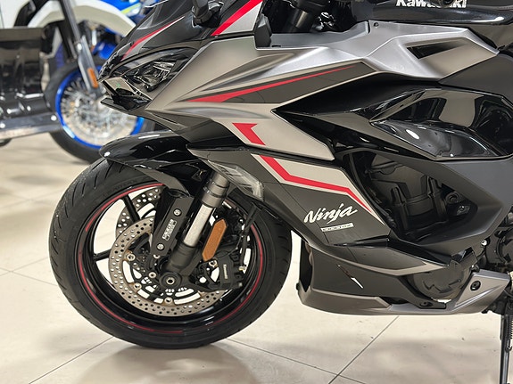 Kawasaki Ninja 1000 SX 6 of 11