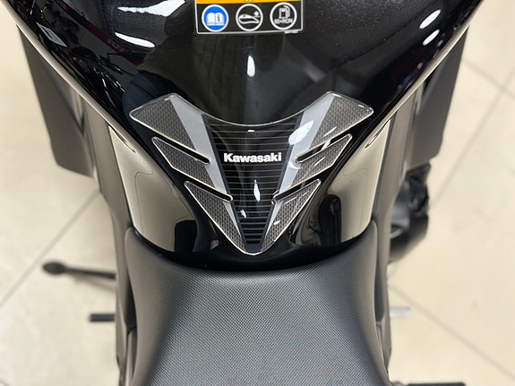 Kawasaki Ninja 1000 SX 8 of 11