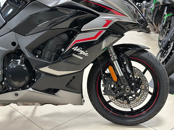 Kawasaki Ninja 1000 SX 4 of 11