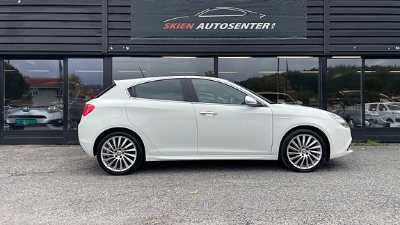 Alfa Romeo Giulietta 3 of 22