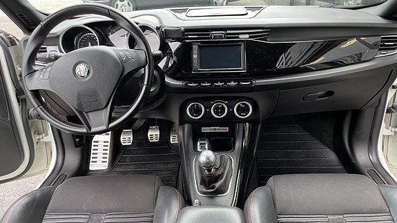 Alfa Romeo Giulietta 9 of 22