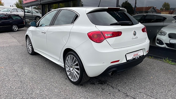 Alfa Romeo Giulietta 5 of 22